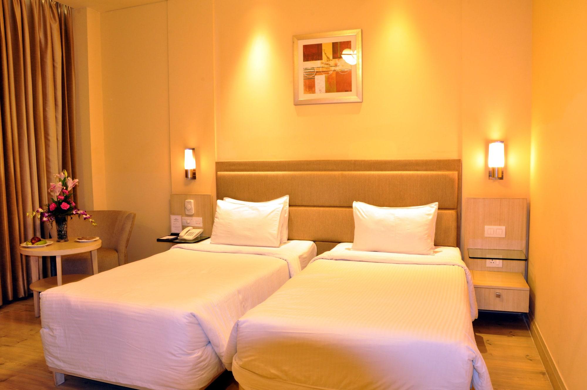 Sarovar Portico Naraina, होटल 3*