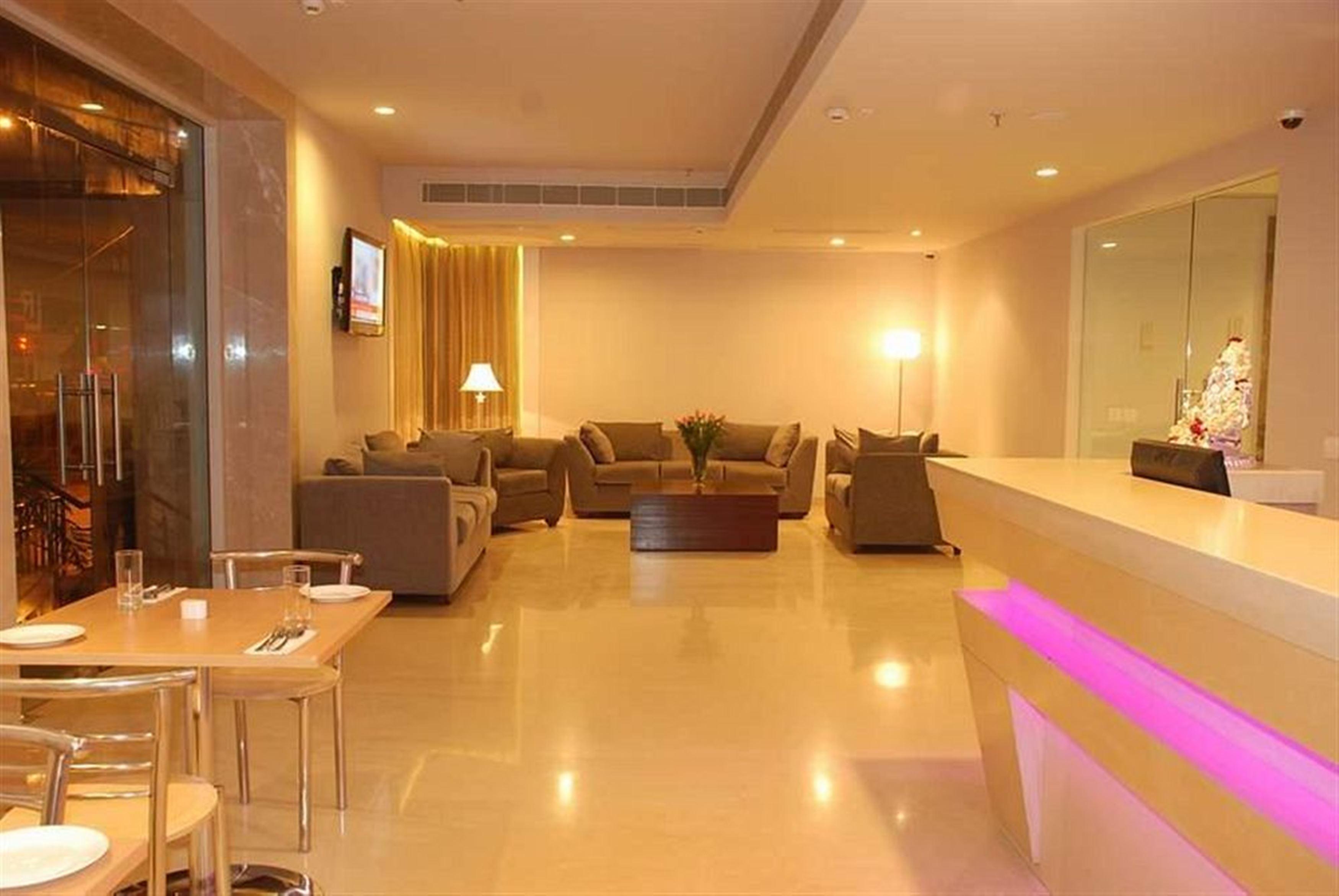 होटल Sarovar Portico Naraina, New Delhi